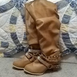 Women's boots size 8